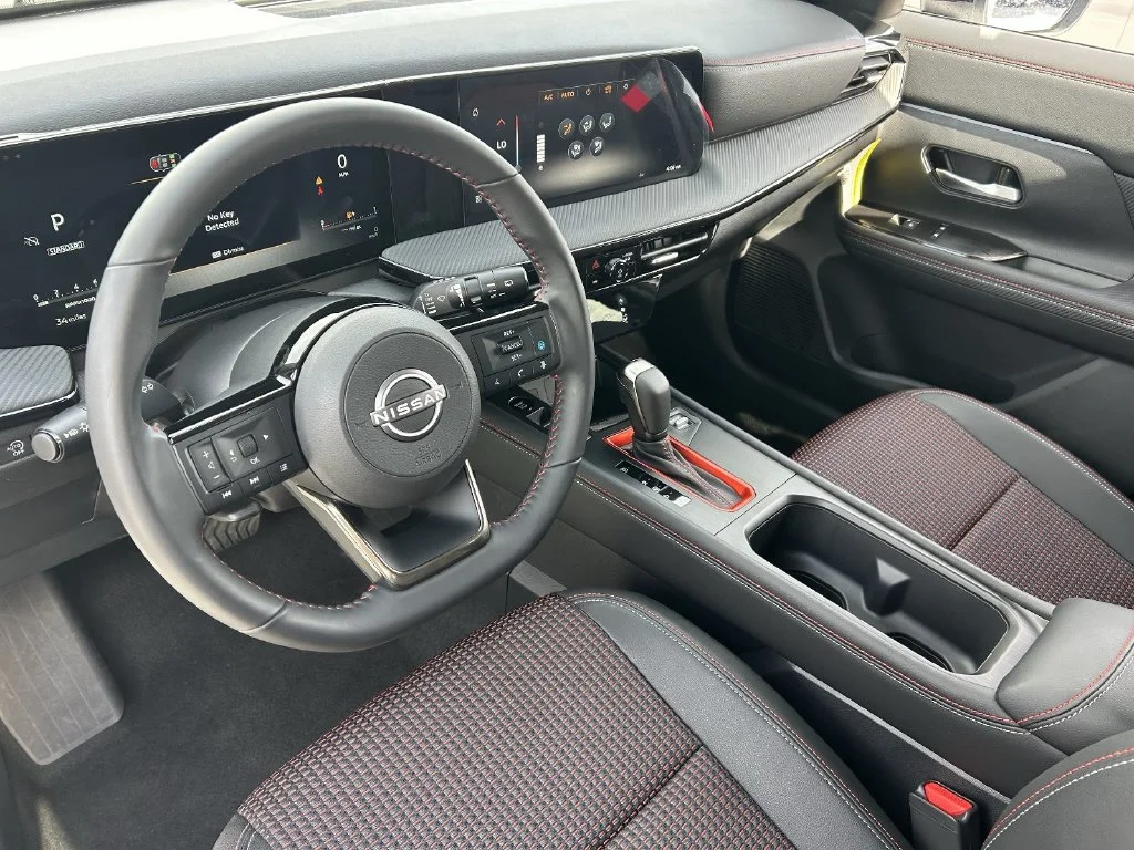 New 2026 Aspen White TriCoat / Super Black Two-tone Nissan SR image 13