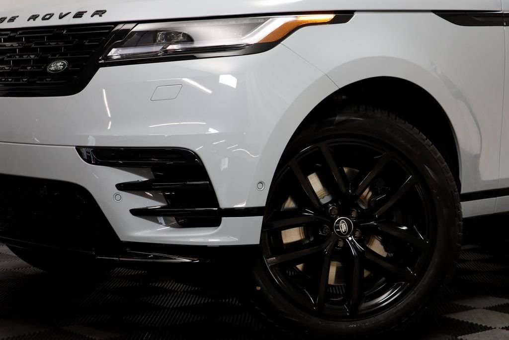 New 2026 Arroios Grey LAND ROVER Dynamic SE image 4