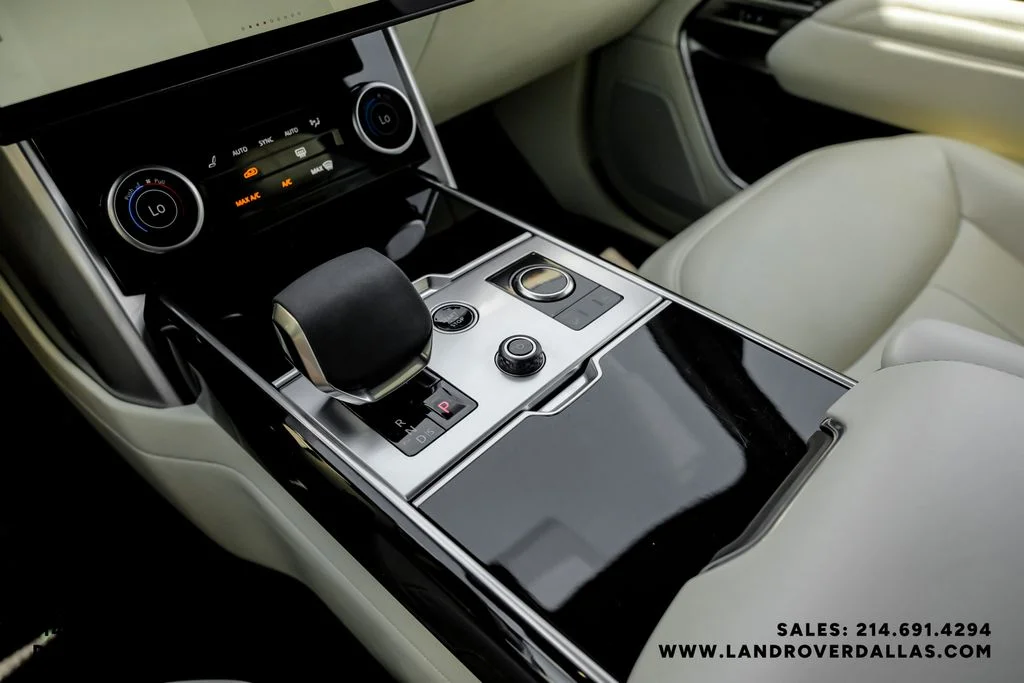 Used 2023 Hakuba Silver Metallic Land Rover SE image 26