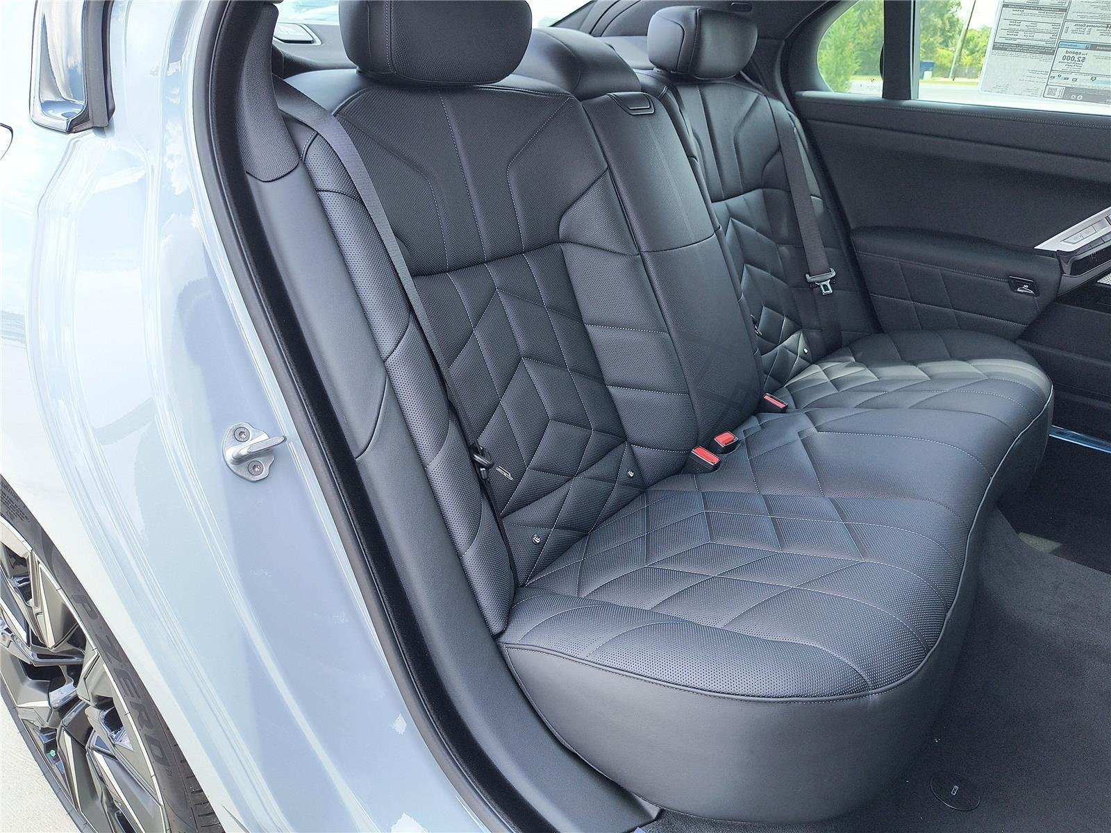 2025 BMW 7 Series 740i - Photo 13