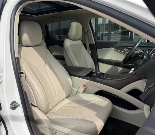 Used 2020 White Lincoln Reserve image 2