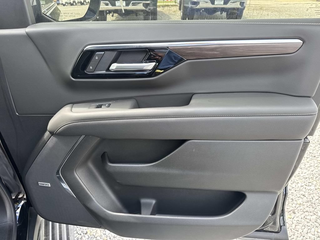 2026 Chevrolet Suburban Premier - Photo 15