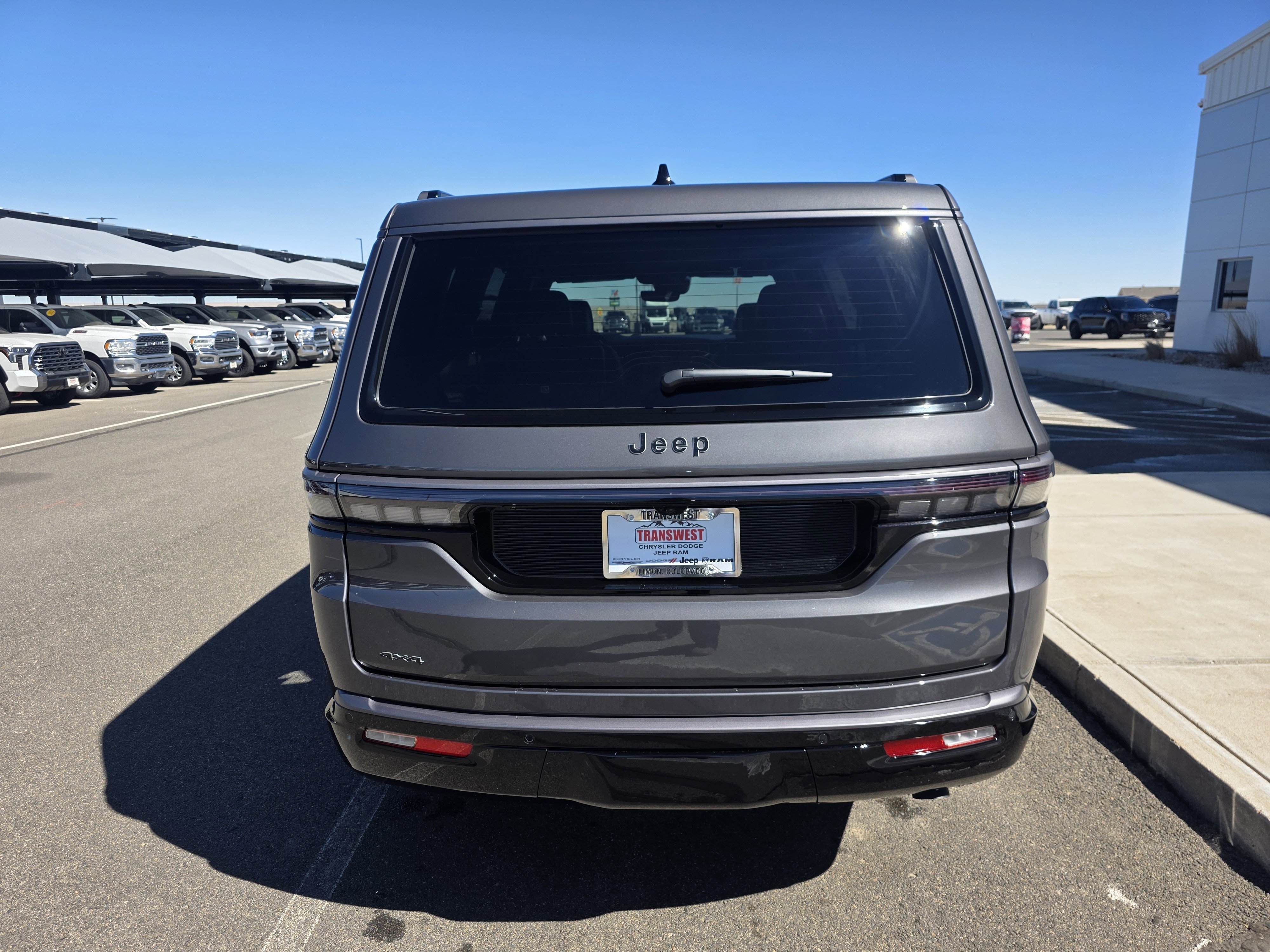 New 2026 Baltic-Gray Metallic Clear-Coat Exterior Paint Jeep Limited Reserve image 7