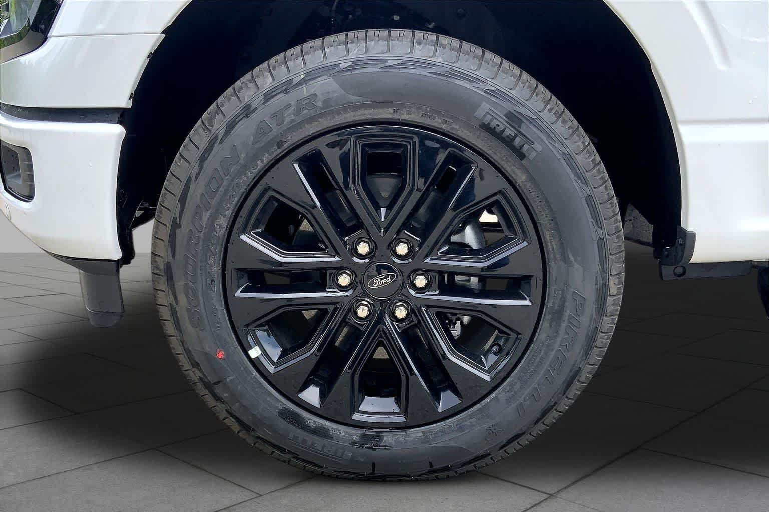 New 2026 Oxford White Ford XLT image 16