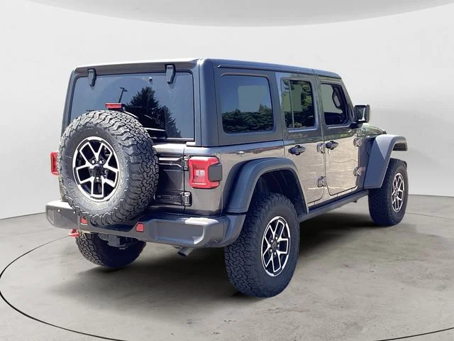 Certified Used 2025 Granite Crystal Met Jeep Rubicon image 5