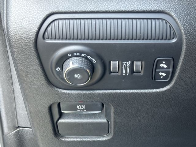 Used 2022 White Jeep Series II image 22