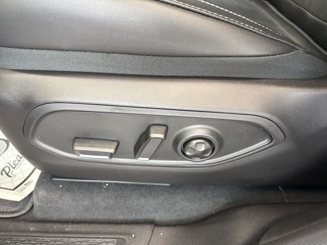 New 2026 Silver Zynith Exterior Paint Jeep Altitude image 18
