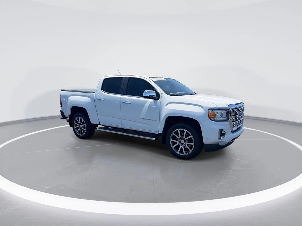 Used 2022 White GMC Denali image 2