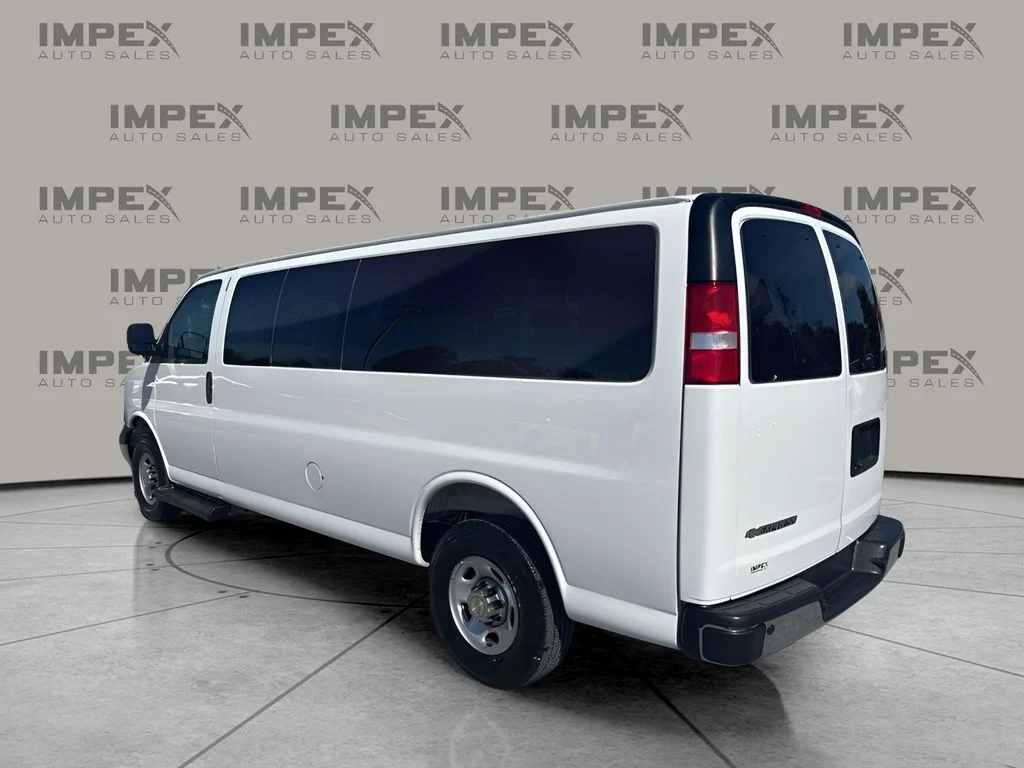 Used 2025 White Chevrolet LT image 3
