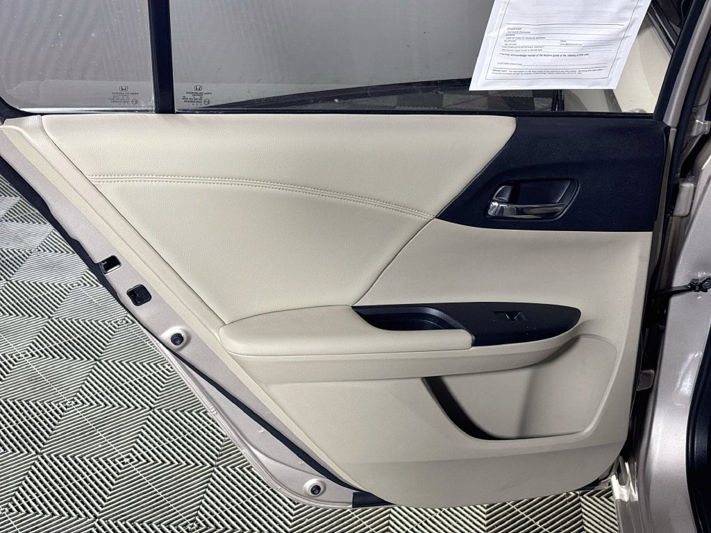 Used 2017 Gold Honda EX-L image 19