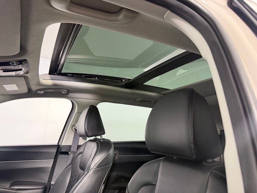 Used 2025 Brown Kia X-Line EX image 16