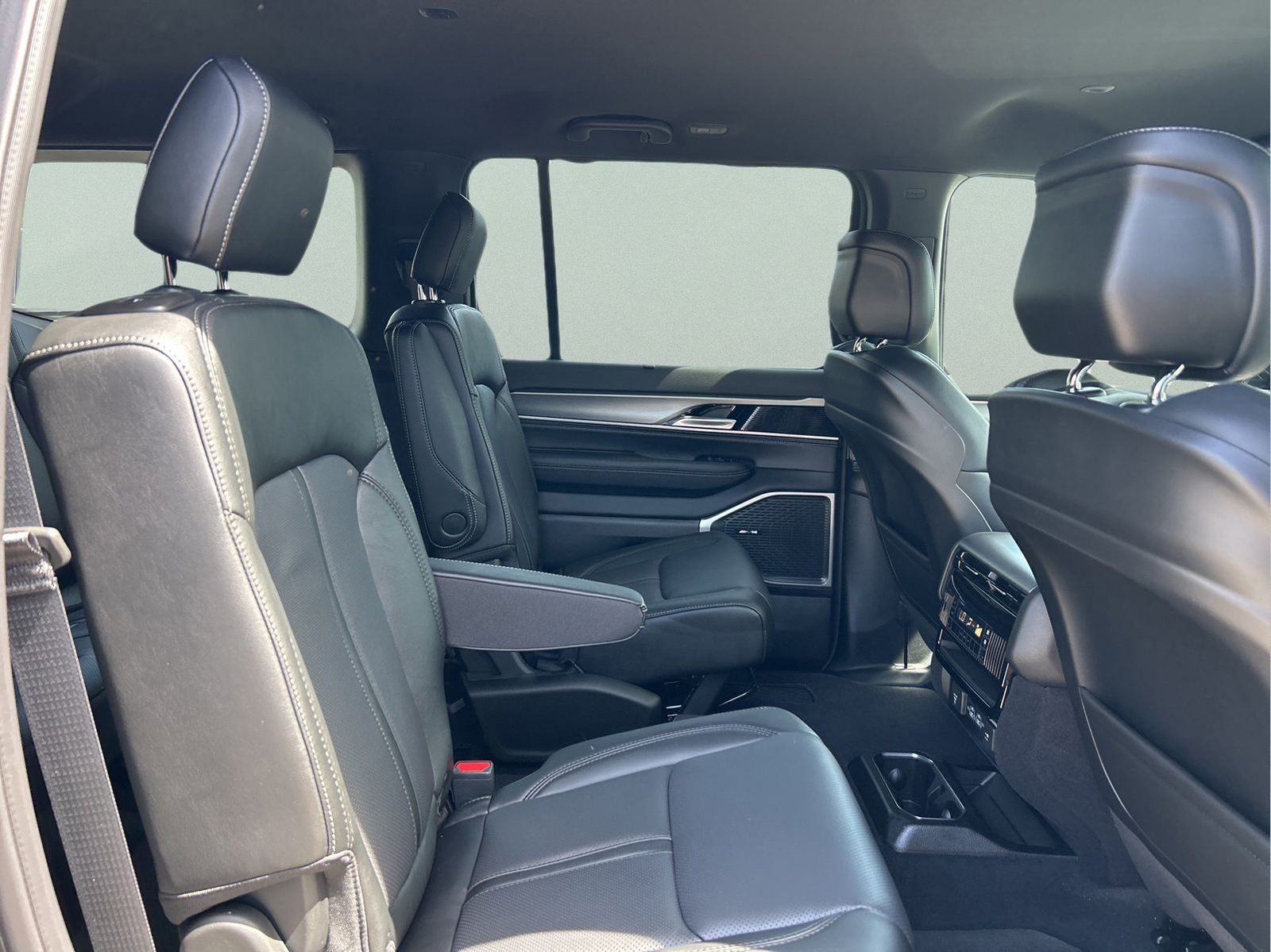 New 2026 High Gloss Black Jeep Limited Altitude image 12