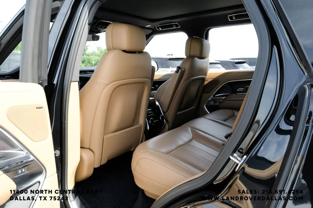 Used 2023 Black Land Rover SE image 41