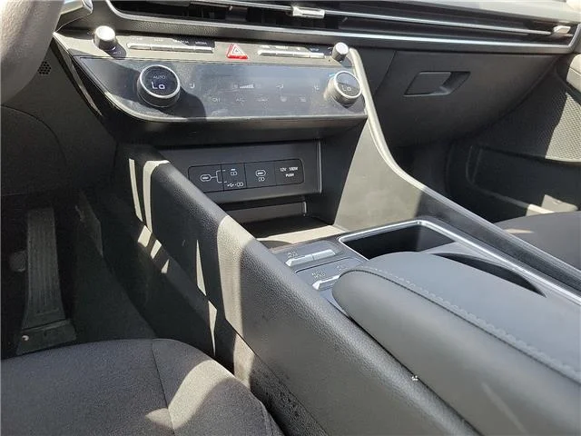 Used 2025 Aero Silver Hyundai SEL Front-Wheel Drive image 8