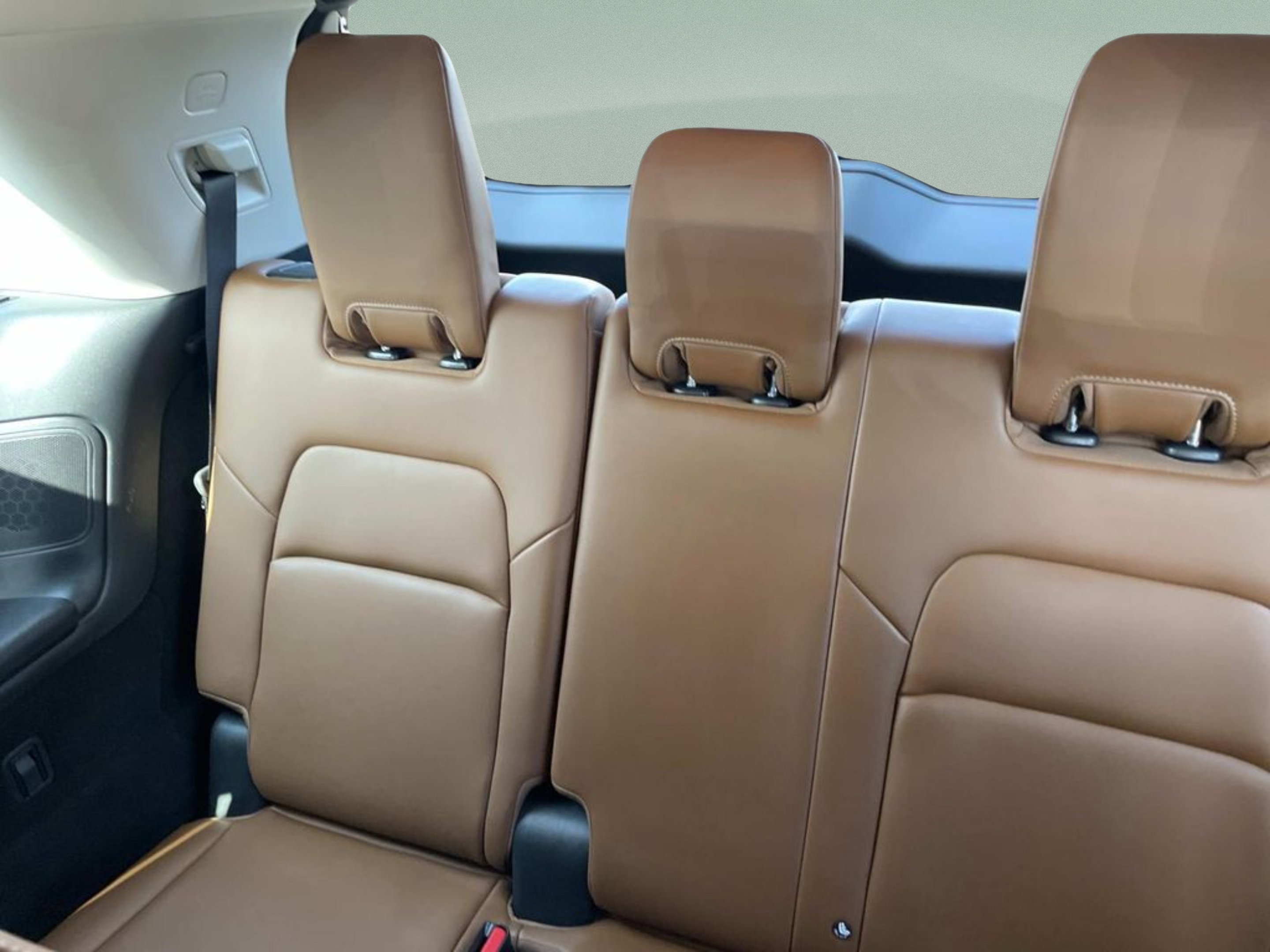 Used 2025 Gray Nissan Platinum image 12