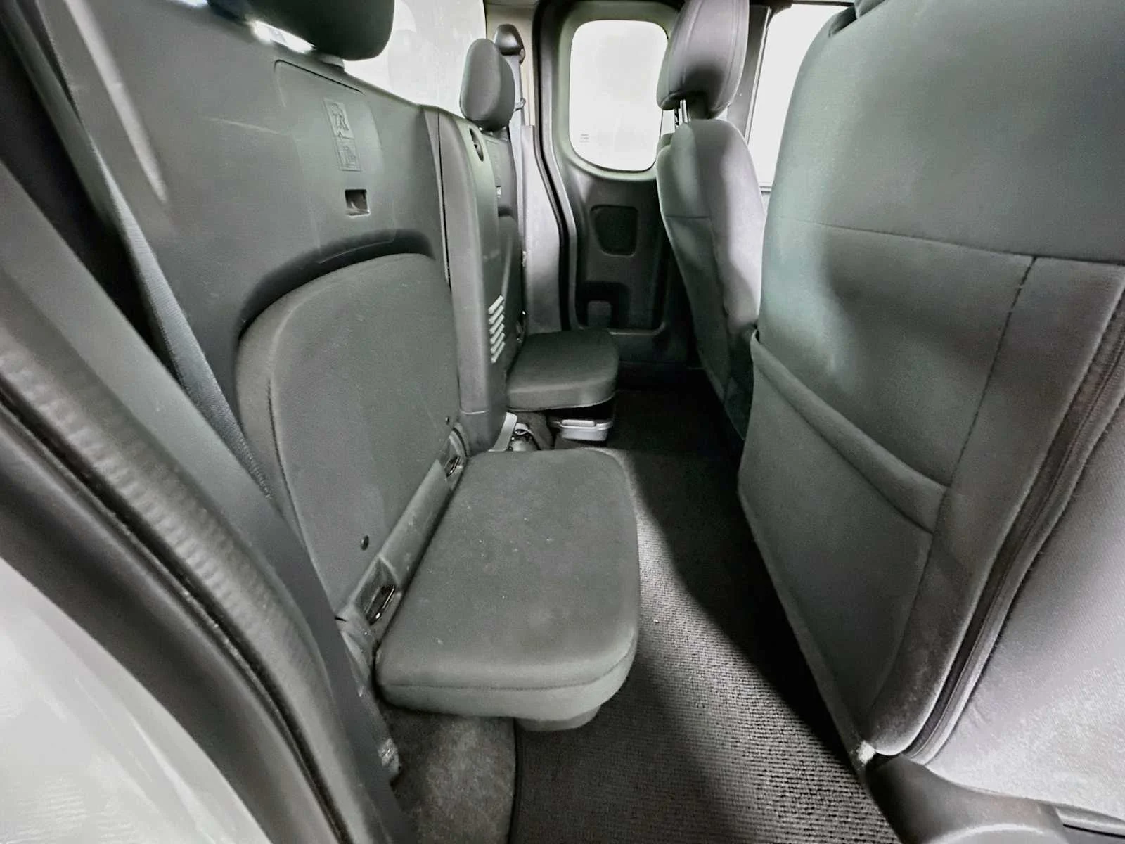 Used 2022 Glacier White Nissan S image 23