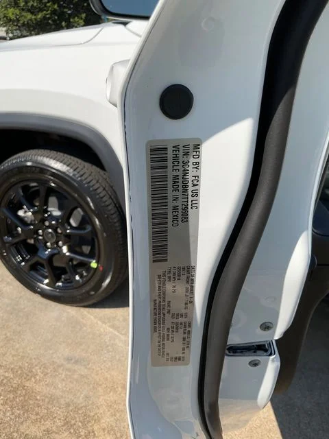 New 2026 Bright White Clearcoat Jeep Latitude image 30