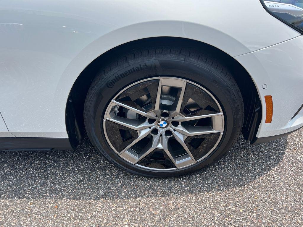New 2027 Alpine White BMW 530i image 2