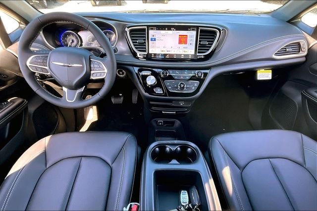 New 2026 Chrysler Pacifica Select 4D Passenger Van