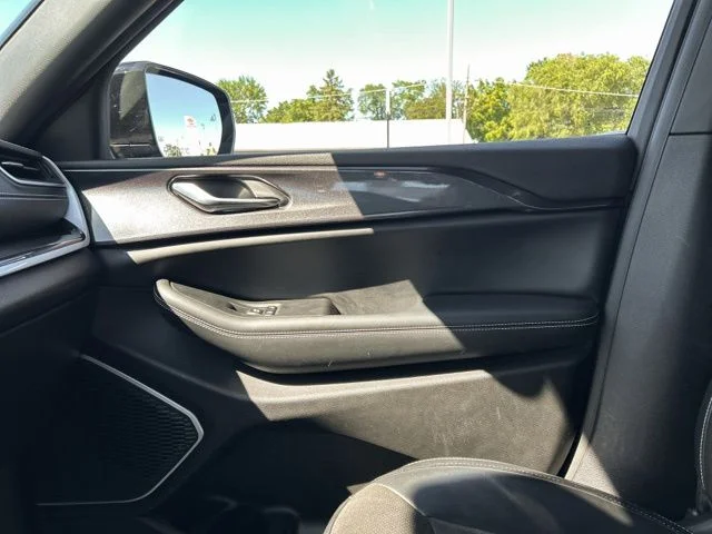 Used 2022 Gray Jeep Altitude image 39