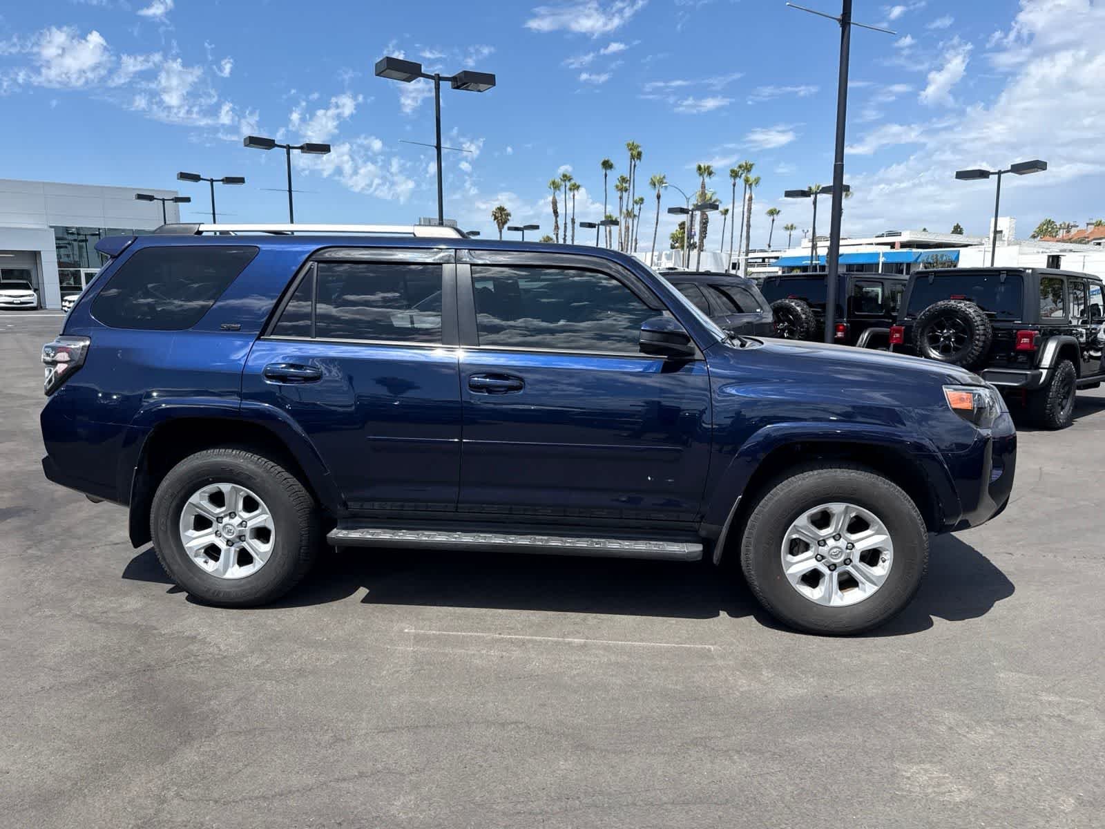 Used 2020 Nautical Blue Metallic Toyota SR5 image 12