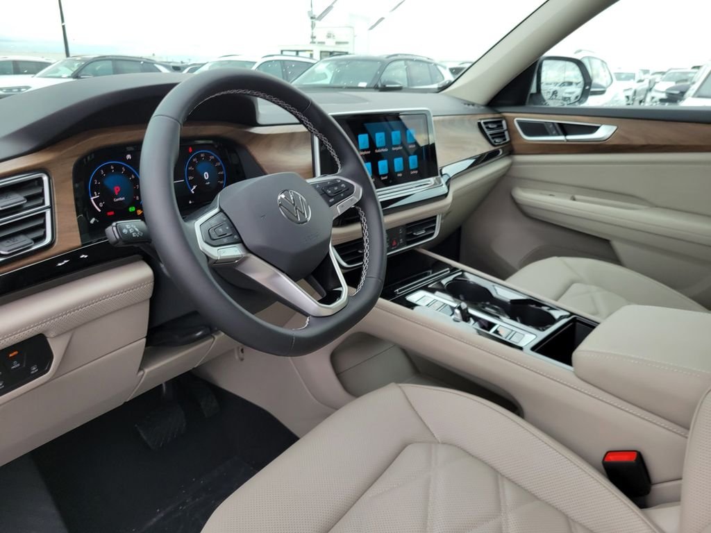 New 2026 White/off-white Volkswagen SE w/Technology image 11