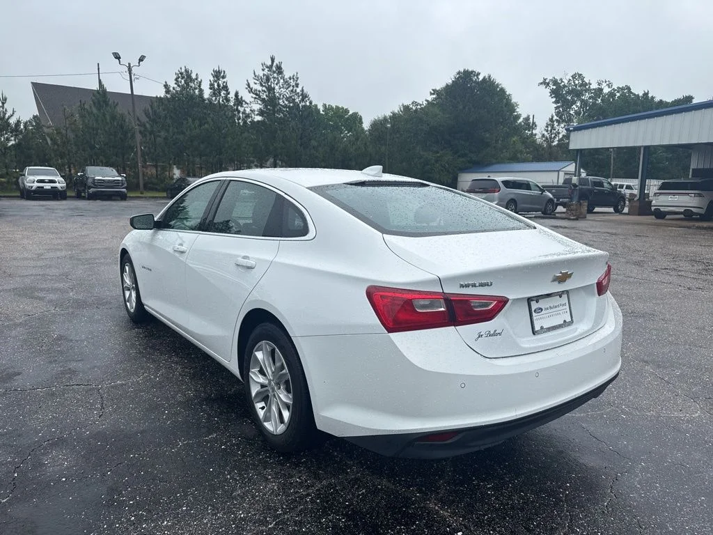 Used 2025 White Chevrolet LT image 18
