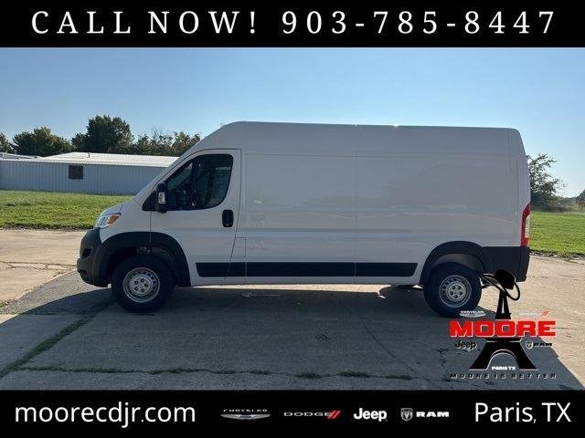 New 2026 Bright White Clear-Coat Exterior Paint RAM Tradesman image 3