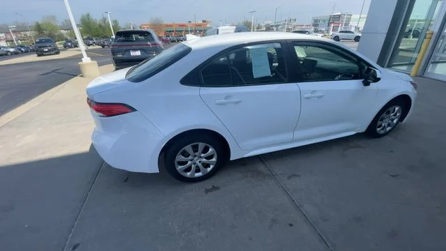 2025 Toyota Corolla LE - Photo 2