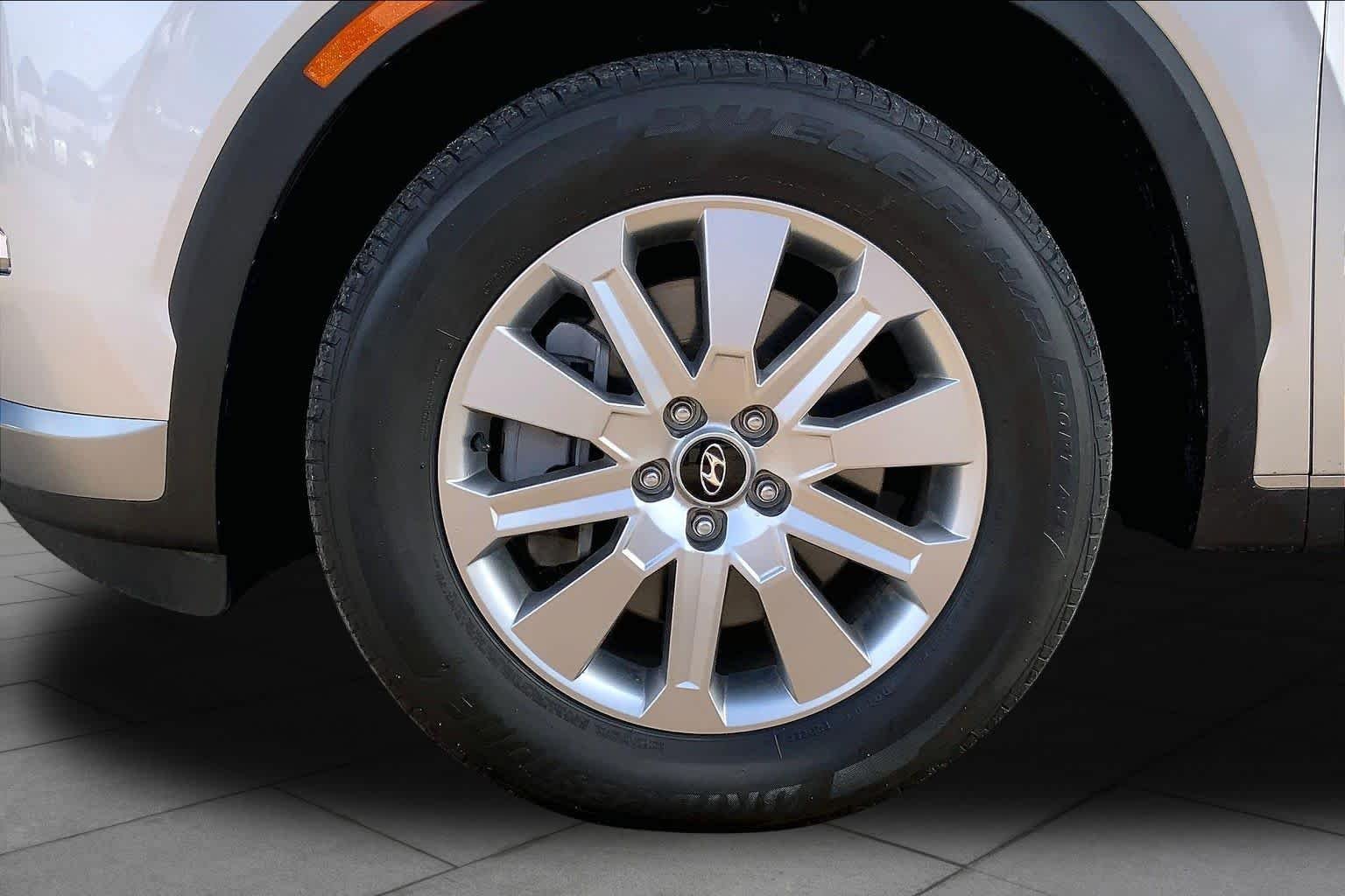 Used 2024  Hyundai SEL 7P image 10