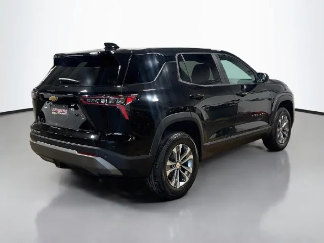 2027 Chevrolet Equinox LT - Photo 7