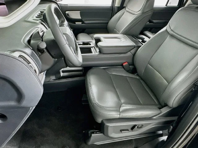 New 2027 Black Ford Active image 9
