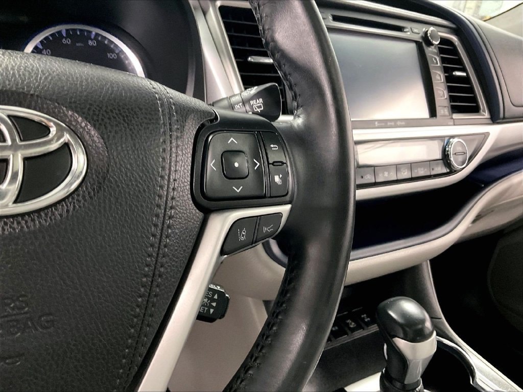Used 2019 Gray Toyota XLE image 25