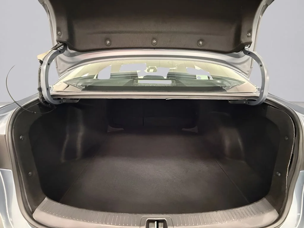 Used 2024  Toyota LE image 27