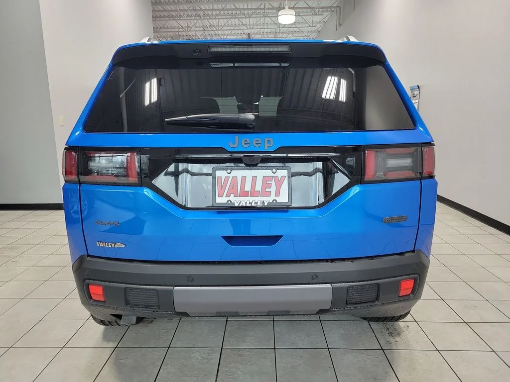 New 2026 Hydro Blue Pearl-Coat Exterior Paint Jeep Overland image 5