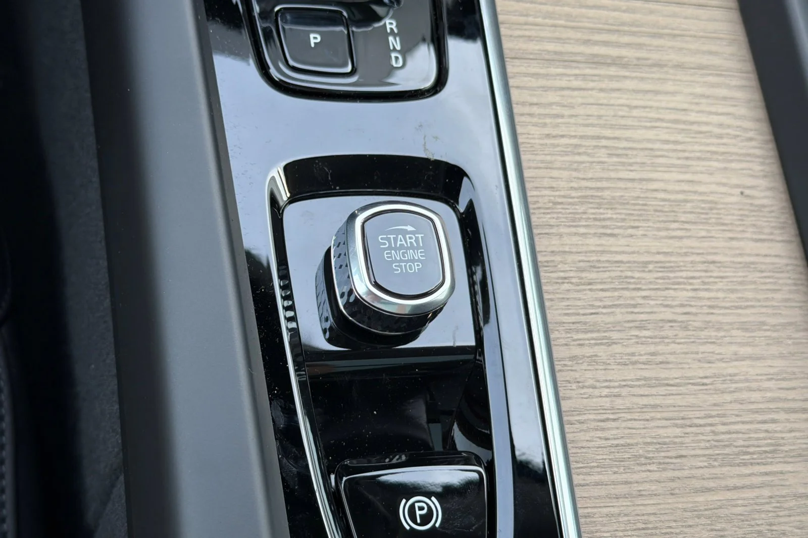 New 2026 CRYSTAL WHITE Volvo Plus image 18