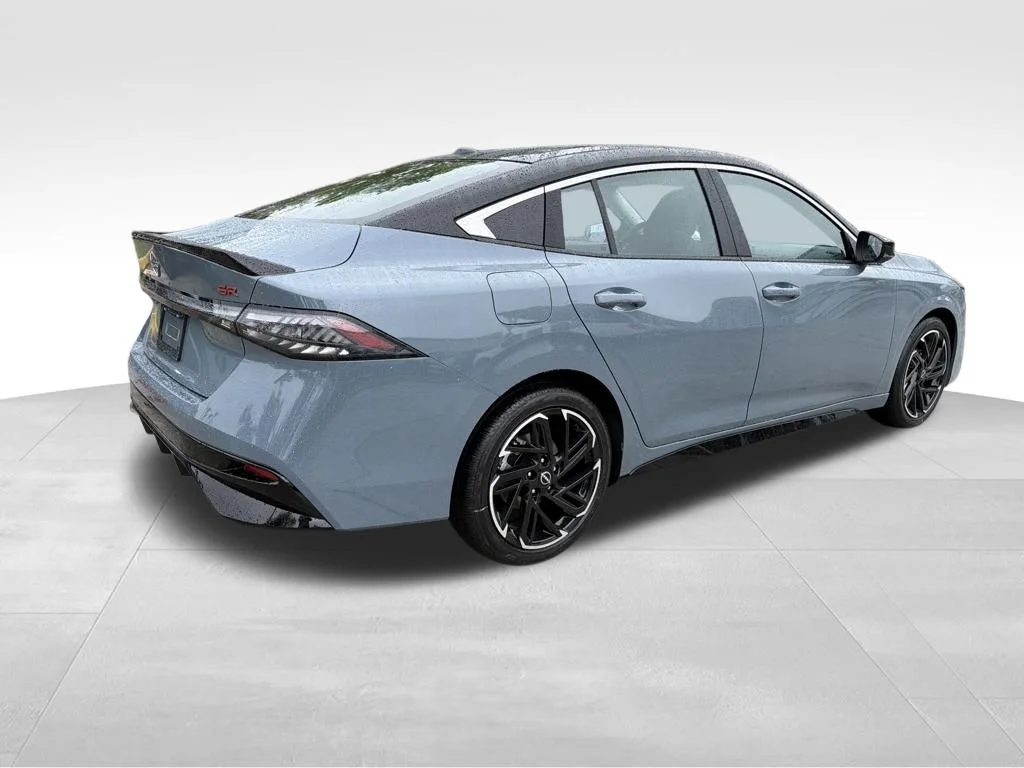 New 2026 Atlantic Gray Metallic / Super Black Two-tone Nissan SR image 8