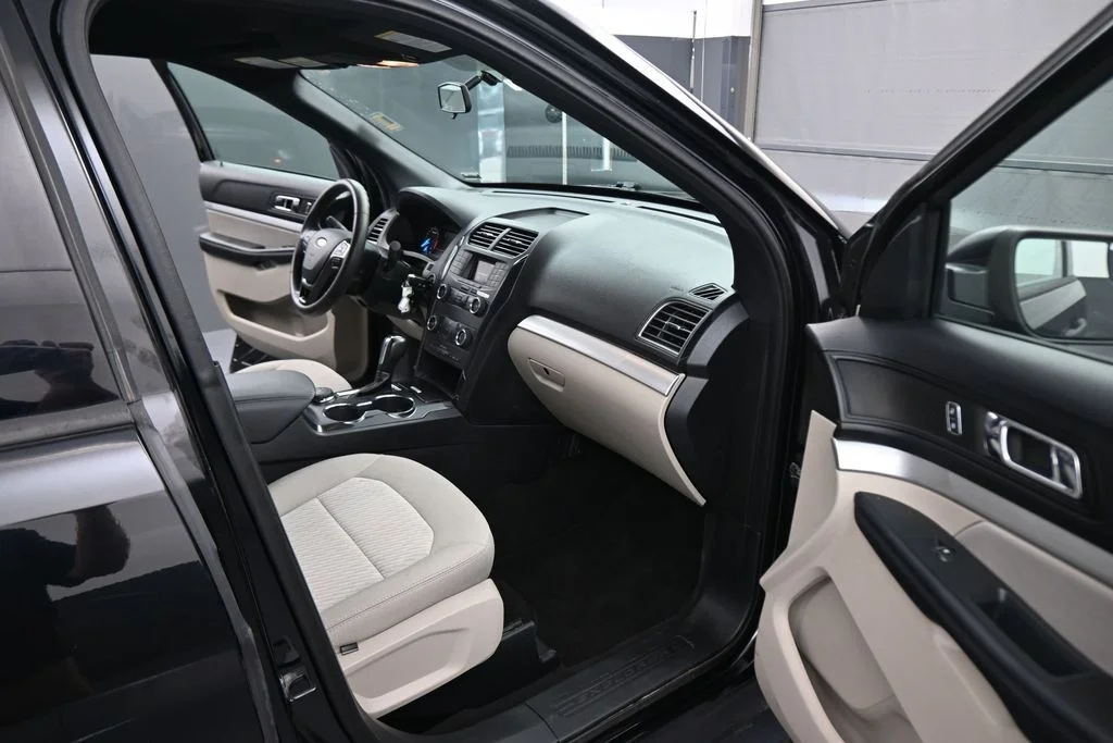 Used 2018 Black Ford Base image 44
