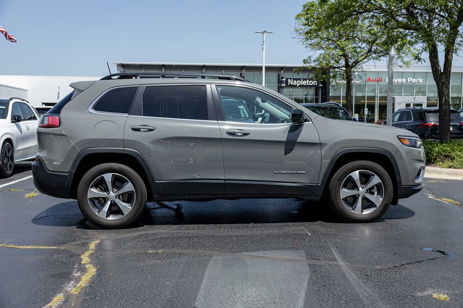 Used 2022 Sting-Gray Clearcoat Jeep Limited image 8