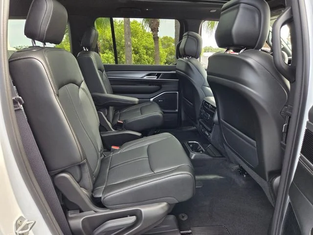 New 2026 Bright White Clear-Coat Exterior Paint Jeep  image 17