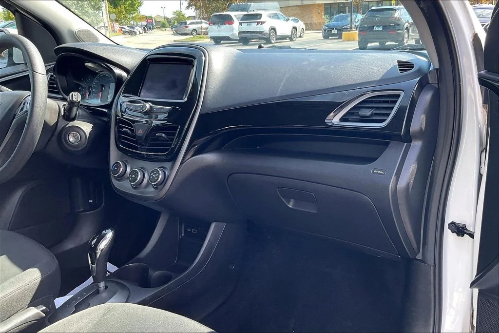Used 2021 White Chevrolet 1LT image 19