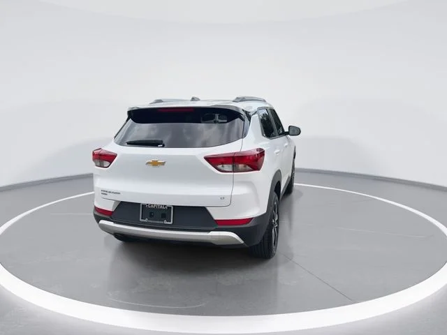 Used 2025 White Chevrolet LT image 7