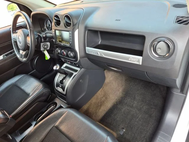 Used 2014 White Jeep Latitude image 24