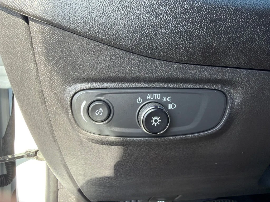 Used 2024 Summit White Chevrolet LT image 27
