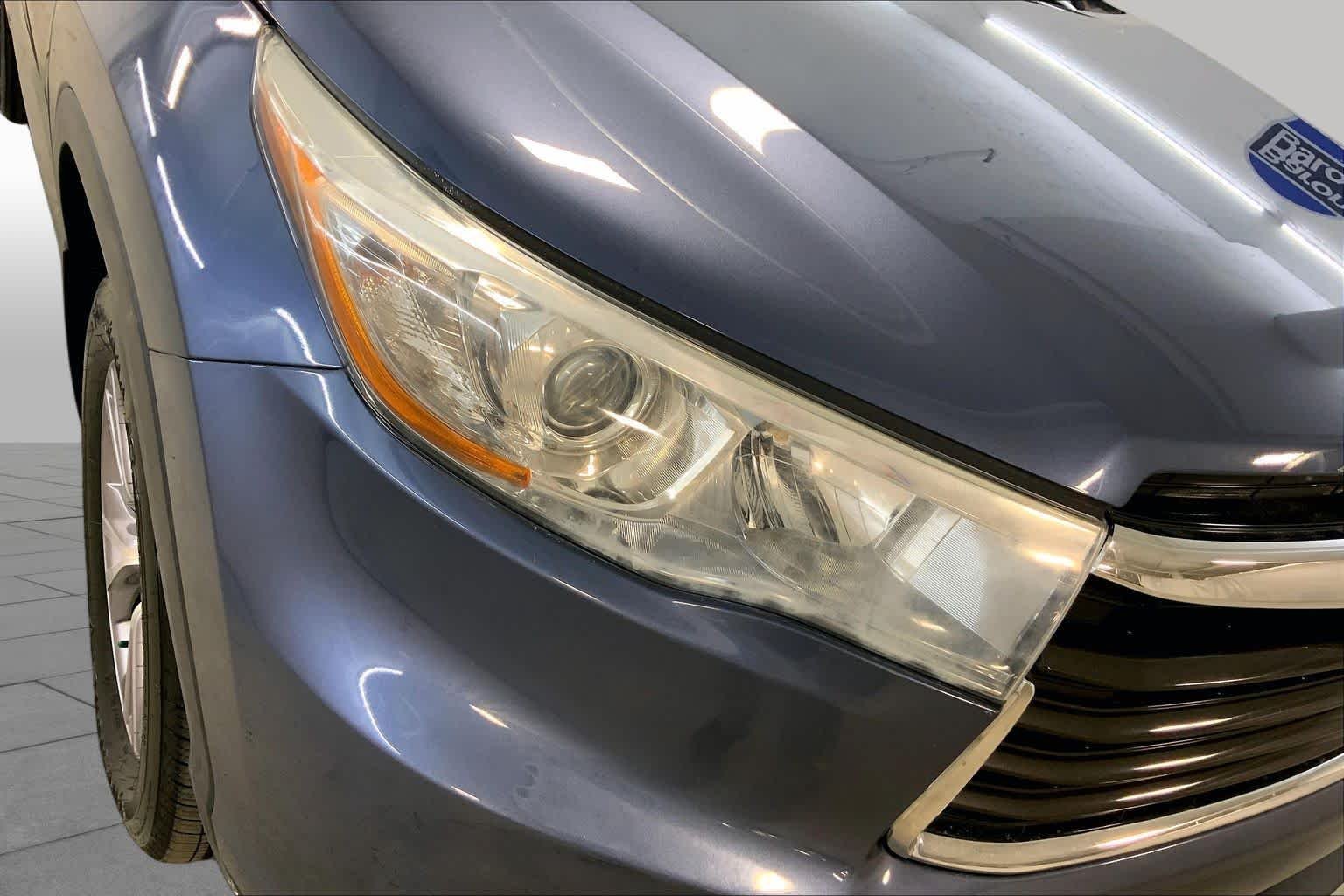 Used 2015 Shoreline Blue Pearl Toyota XLE image 27