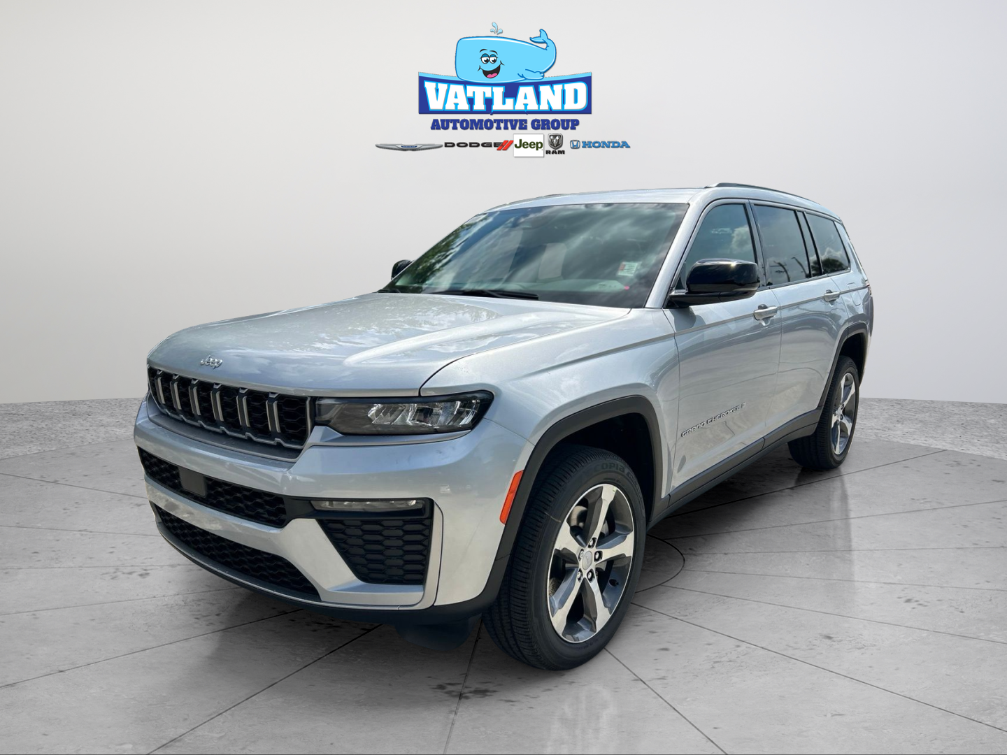 New 2026 Silver Zynith Exterior Paint Jeep Limited image 1