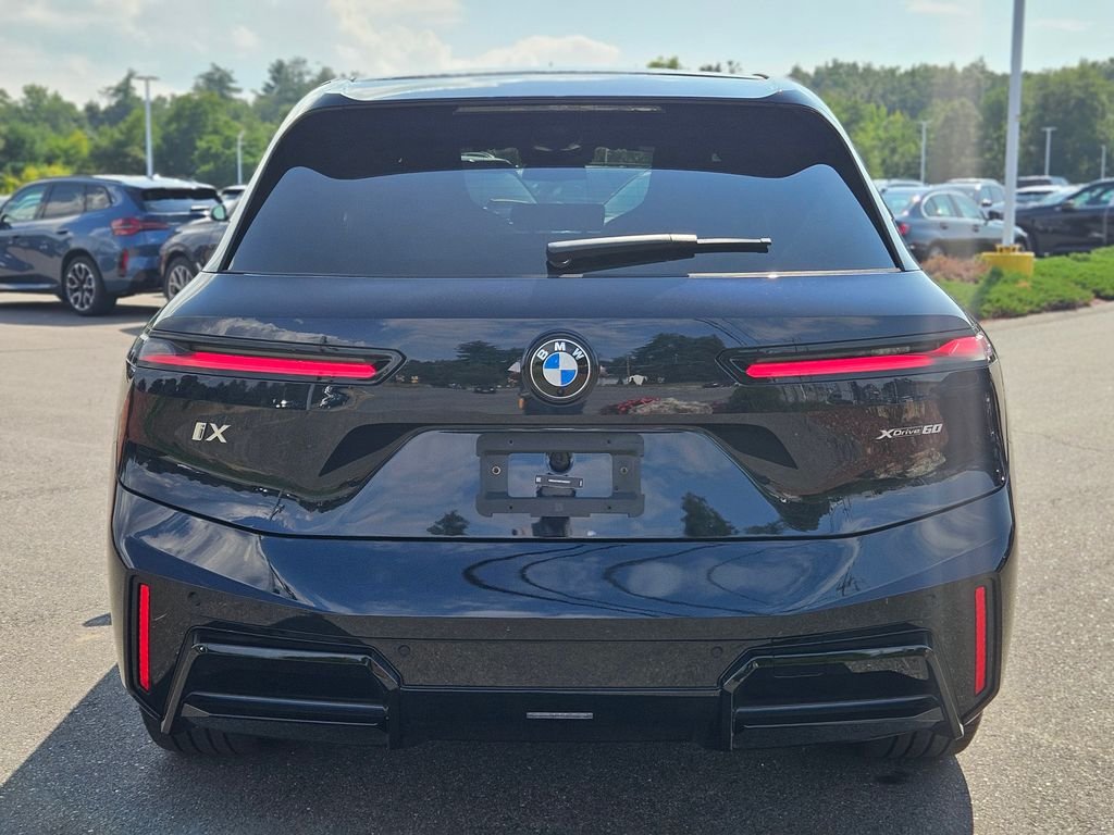 Used 2026 Black BMW xDrive60 image 6