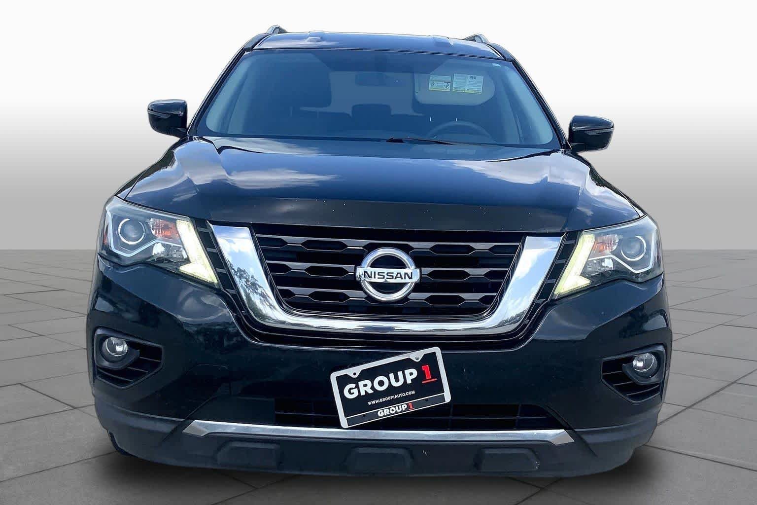 Used 2017 Magnetic Black Metallic Nissan SV image 4