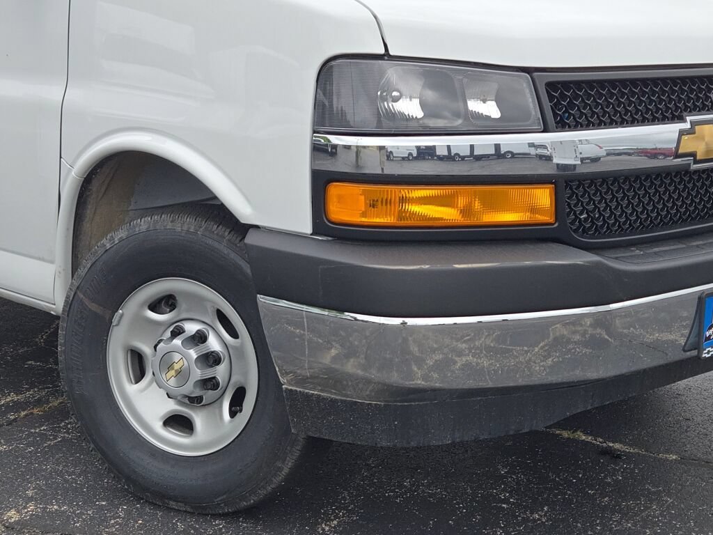 2025 Chevrolet Express Cargo Work Van - Photo 3