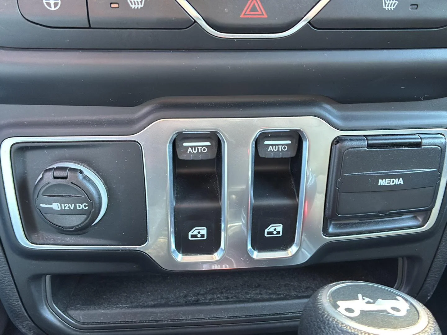 Used 2018 Bright White Clearcoat Jeep Sport S image 5